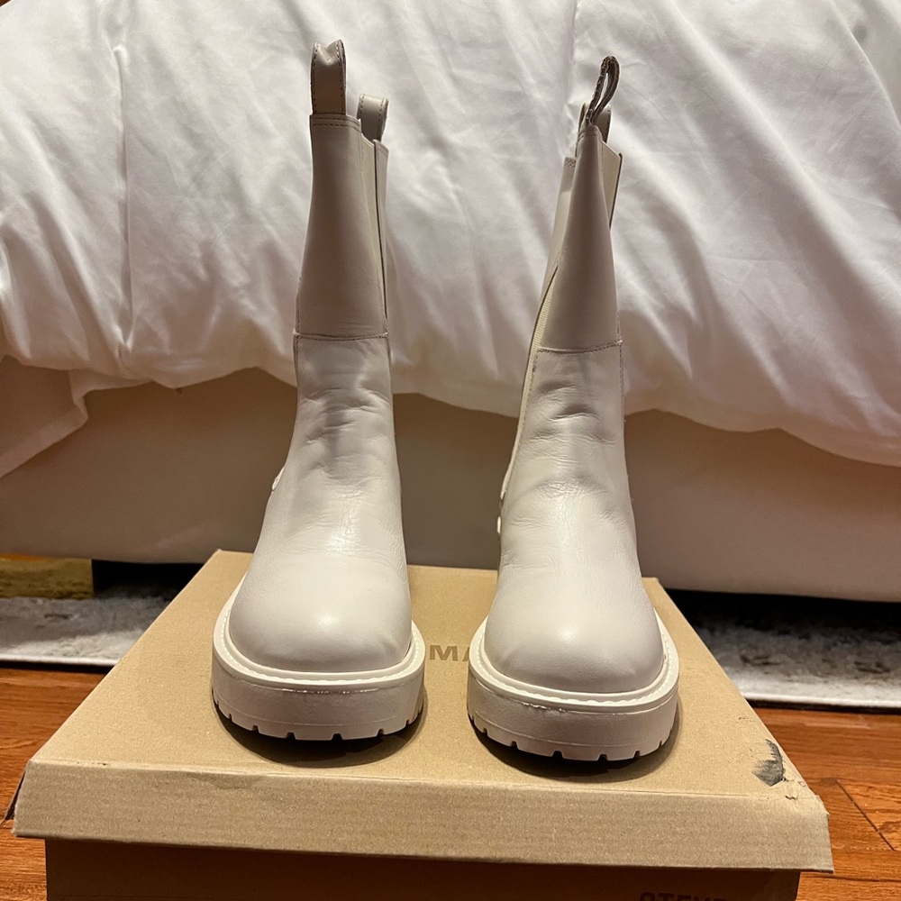 Brand New Beige Steve Madden Lug Sole Yairy Boots